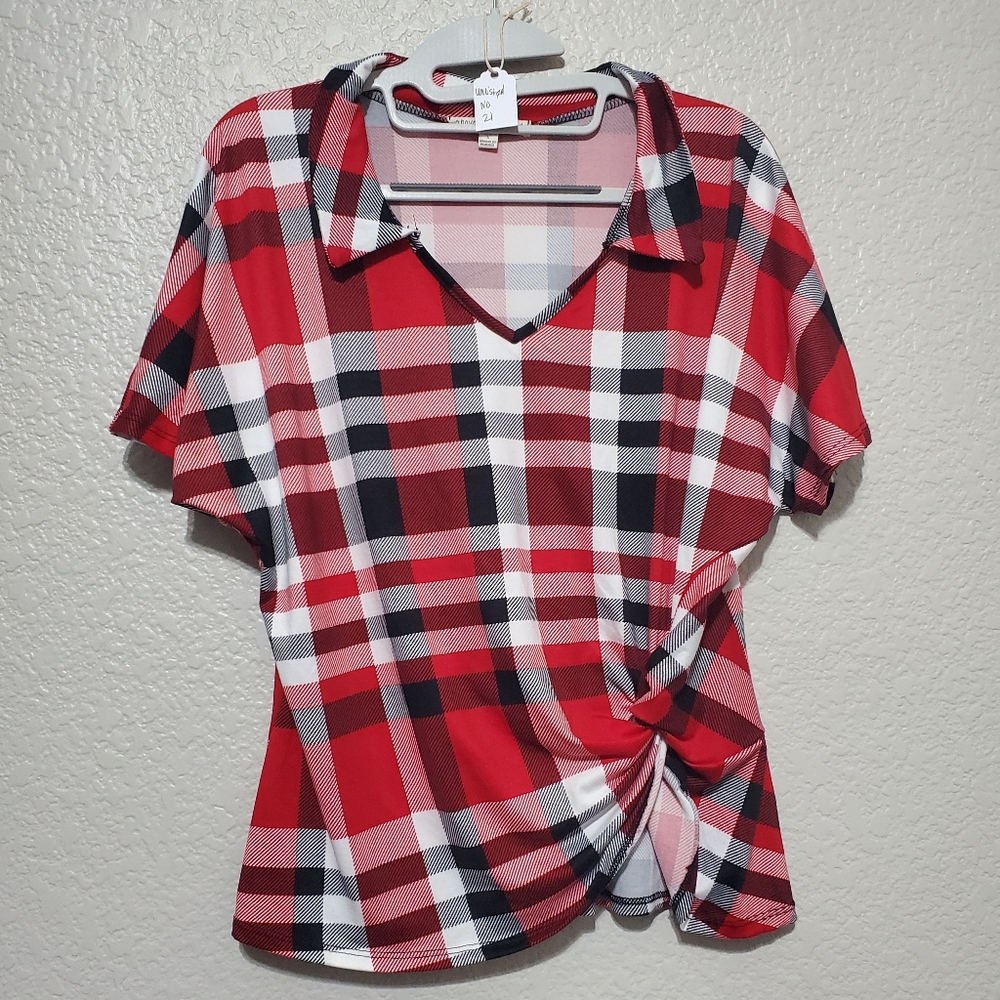 Above and Beyond Red/Black Plaid V-neck Side Twist Top Women's Size Large